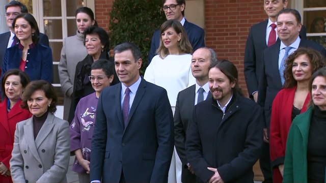 El CIS mantiene al PSOE en cabeza, el PP baja y Ciudadanos sube