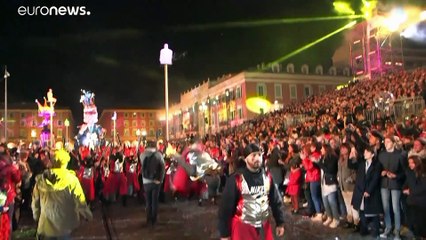 Карнавалом по коронавирусу: в Ницце не обращают внимание на эпидемию