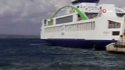Çanakkale'de lodos nedeniyle  feribotlar denizde mahsur kaldı