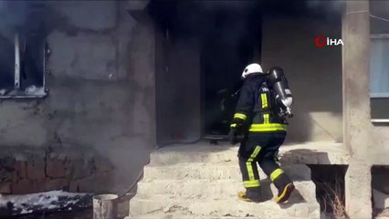 Erciş’te ev yangını: 4 kişi dumandan etkilendi