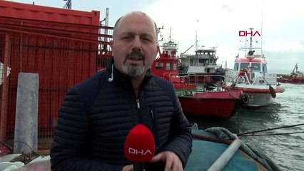 Çanakkale'de fırtınanın sürüklediği feribot, karaya oturdu