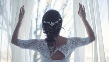 تعرفي على أحدث صيحات تسريحات الضفائر للعروس: هذه هي الخطوات