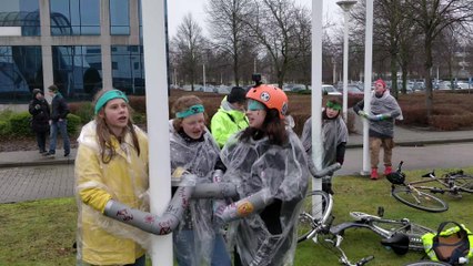 Extinction Rebellion Youth perturbe la conférence Digitally Connected Airports à Haren