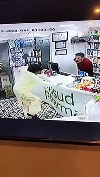 Security guard ny goli mari fir daikho.