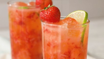 How to Make an Easy and Light Strawberry Daiquiri Using Lime LaCroix