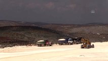 İdlib'de briket ev yapımı ve çadır kurulum çalışmaları sürüyor