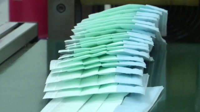 “Të mbrojnë 100% nga koronavirusi” 20 persona vihen nën hetim në Itali, shisnin maska 5 mijë € copën