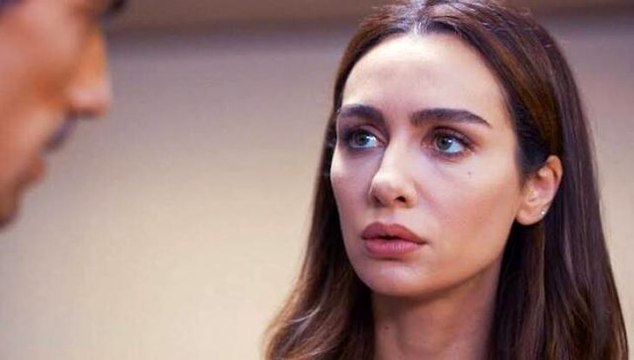 Birce Akalay'dan sosyal medya hesabından güldüren paylaşım: Frikik vermeyi sizden öğrenecek değiliz