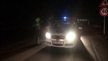 Shoferi në Korçë nuk i ndalon policisë, makina përfundon në kanal