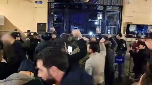 Şehit haberleri sonrası İstanbul'da Rusya Başkonsolosluğu önünde protesto
