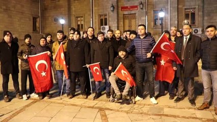 Vatandaşlar Mehmetçiğe destek için toplandı