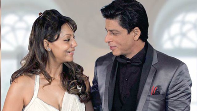Shahrukha Khan मानते हैं Gauri Khan की हर बात, ये Video है सबूत | Shahrukh Gauri Love | Boldsky