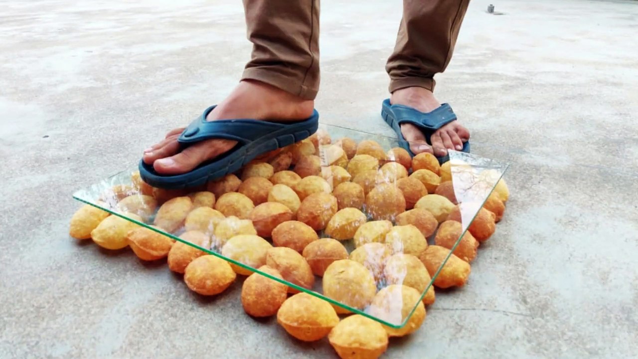 पानीपूरी बेड - 300 Panipuri Bed in Which You Can Sleep  I placed Panipuri Between MDF & Thermocol