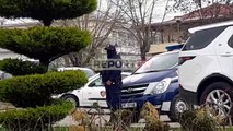 Report TV -Aksion në Lazarat, sekuestrohen armë dhe municione në banesën e Amarildo Alikos