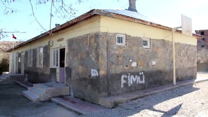 Türk Kızılay, Elazığ'da depremde zarar gören köy okullarını onarıyor