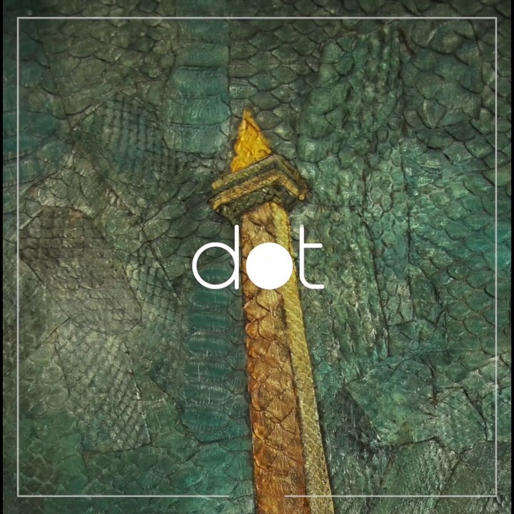 Lukisan Cantik Bersisik dari Kulit Ular