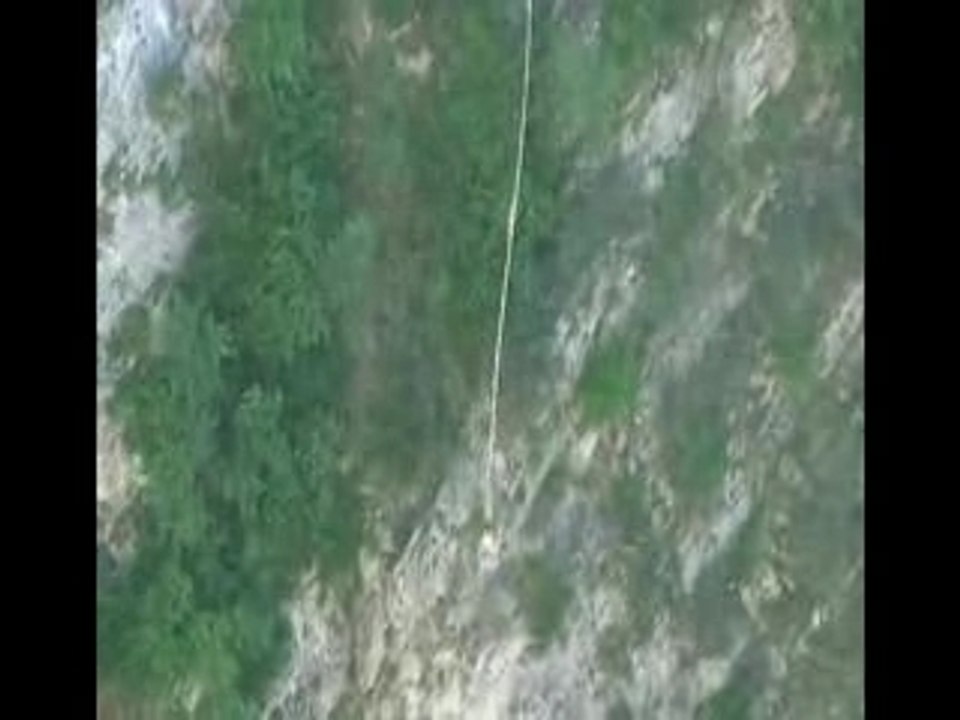 Saut à l'elastique à Niouc