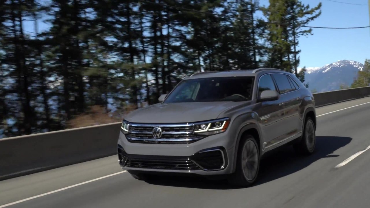 2020 Volkswagen Atlas Cross Sport in Pure Gray Driving Video