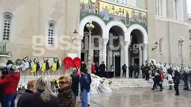 Κηδεία Κώστα Βουτσά: Απέραντη θλίψη στο τελευταίο αντίο