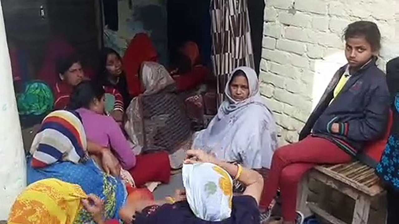 इटावाः 11वीं कक्षा की छात्रा ने फांसी लगाकर की...