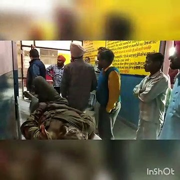 शाहजहांपुर: तेज रफ्तार से आ रहा ट्रैक्टर पलटा, चालक घायल