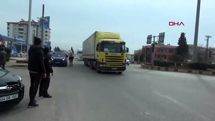 Suriye sınırına askeri sevkiyat sürüyor