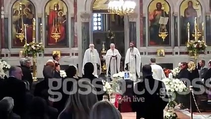 Κηδεία Κώστα Βουτσά: Κατά την λειτουργία στο εσωτερικό της Μητρόπολης