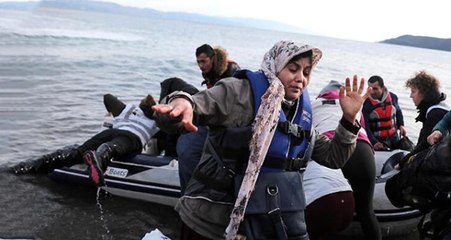 Çanakkale'den yola çıkan ve 30 düzensiz göçmeni taşıyan şişme bot, Yunanistan'a ulaştı