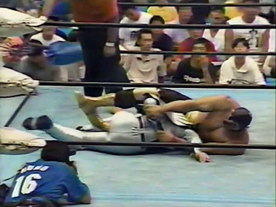 Dos Caras vs. Super Delfin (08-18-95)