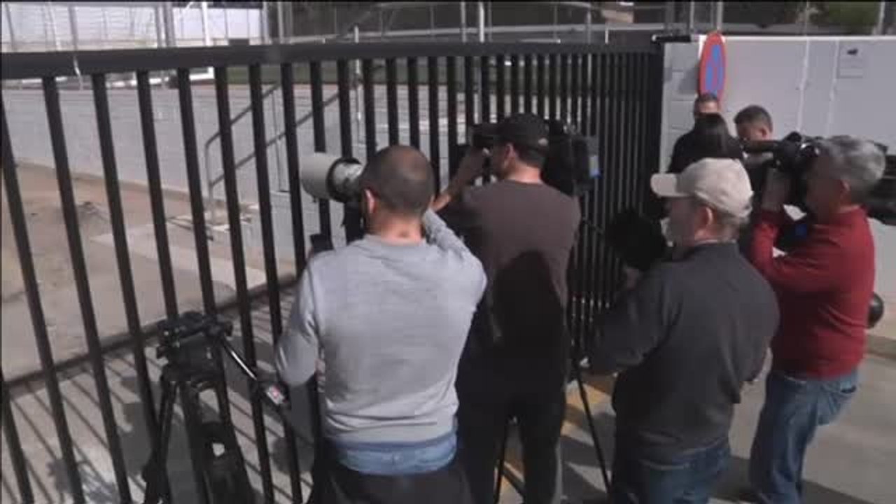 Los periodistas que cubren al Valencia apartados del equipo por el coronavirus