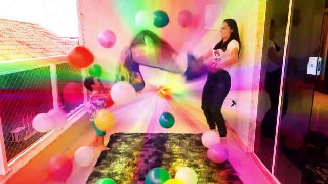 A Maior Piscina de Bolinhas do Mundo ❤️ The World's Largest Ball Pool