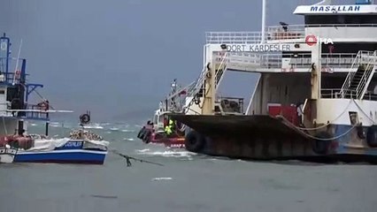 Çanakkale'de karaya oturan feribot 5,5 saat sonra kurtarıldı