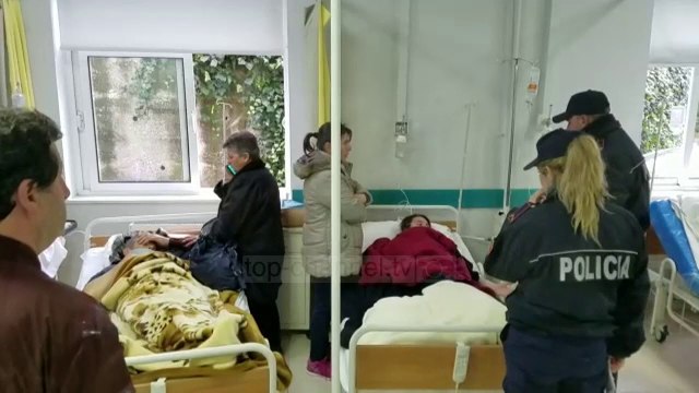 Eksperimenti kimik shkon keq në shkollën në Fier/ 7 nxënës dërgohen në spital