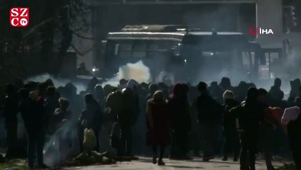 Yunanistan'dan sınıra dayanan mültecilere gazlı müdahale