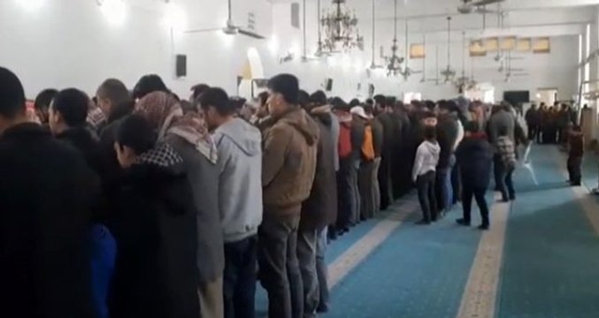 Halep halkı, cuma namazının ardından İdlib şehitleri için gıyabi cenaze namazı kıldı