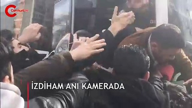 Avrupa'ya geçmek isteyen göçmenlerin izdihamı kamerada