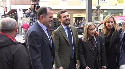 Pablo Casado visita la localidad vizcaína de Ermua