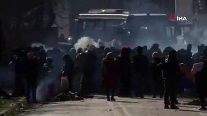 Yunanistan sınırında sığınmacılara gazlı müdahale