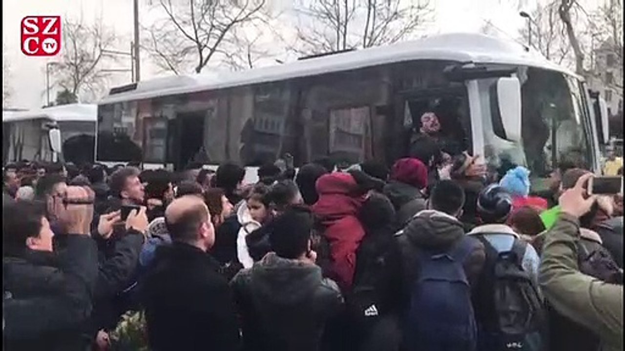 İl Göç İdaresi önünde mülteci yoğunluğu