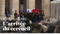 Cérémonie d'hommage à Jean Daniel : l'arrivée du cercueil aux Invalides