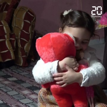 Syrie: Après leur vidéo virale, une nouvelle vie en Turquie pour la petite Salwa et son père