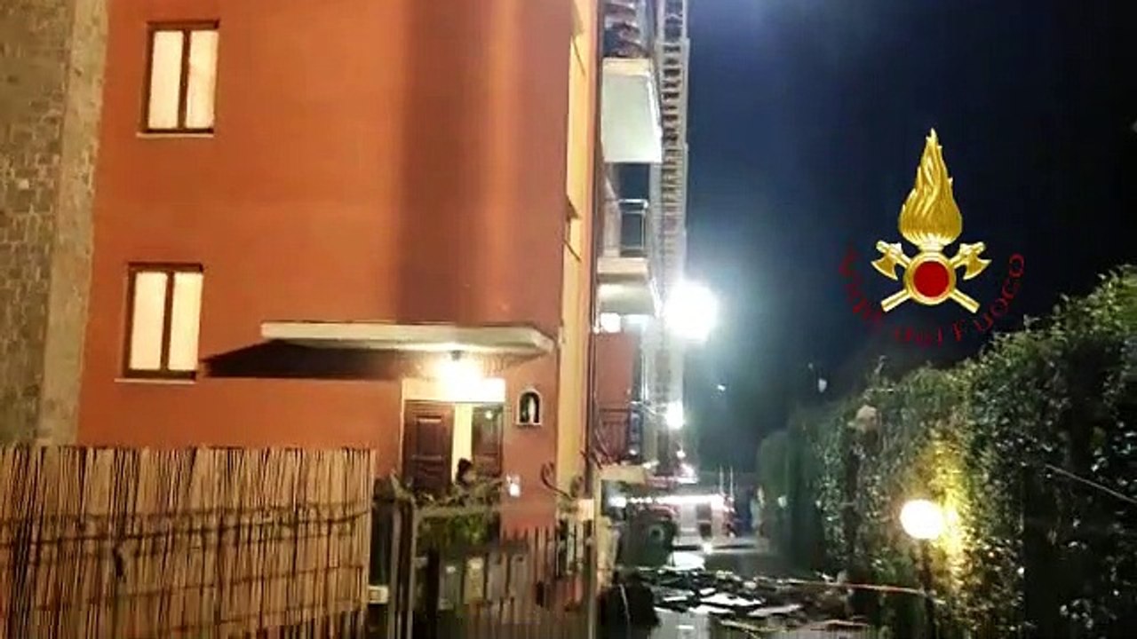 Perugia - Tetto in fiamme a Castel del Piano (28.02.20)