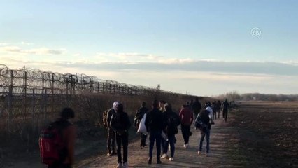 Düzensiz göçmenlerin Meriç'i aşıp Yunanistan'a geçişi görüntülendi