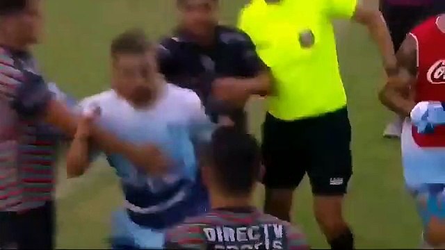 Un tacle assassin provoque une bagarre générale