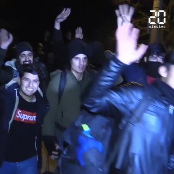 Syrie: La Turquie laisse passer les migrants, après avoir essuyé de lourdes pertes