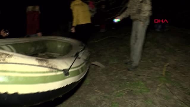 Edirne'de göçmenler meriçten botlarla geçtiler