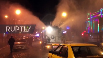 Irán: Un camión desinfecta una calle en Ahvaz en medio de un brote de coronavirus #COVID19