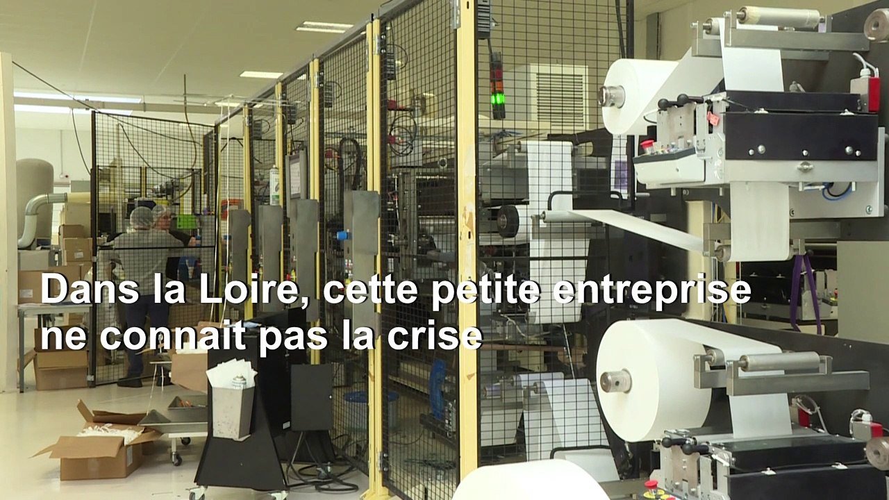 Coronavirus: dans la Loire, une usine de masques respiratoires tourne à plein régime