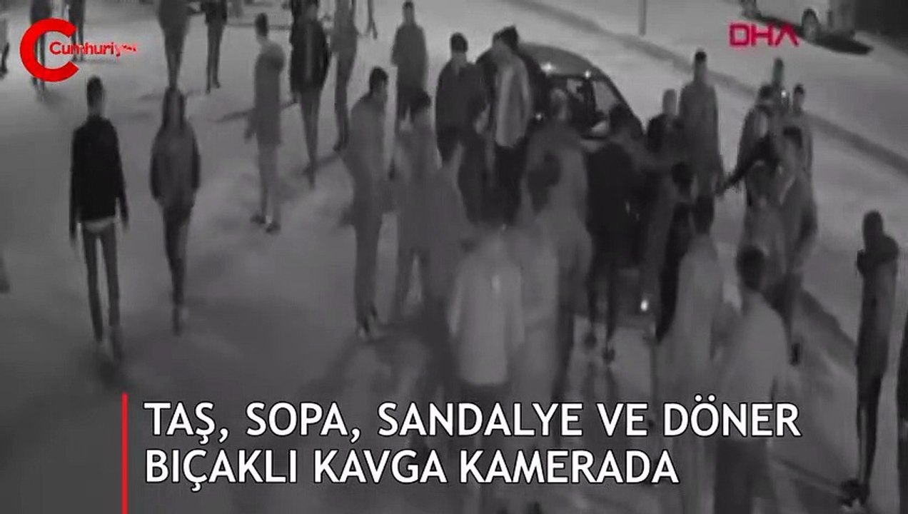 Taş, sopa, sandalye ve döner bıçaklı kavga kamerada