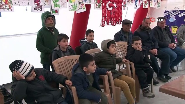 Depremzedeler çadırda Mehmetçiğe dua etti